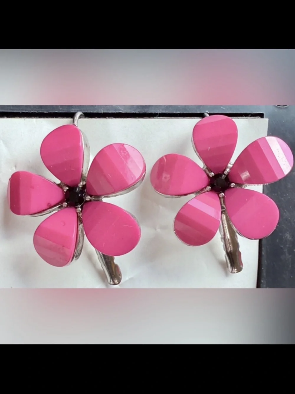 Vintage earrings pink & silver tone flower pierced ears Women’s costume jewelry